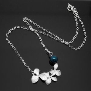 Cute flower necklace {various colors}